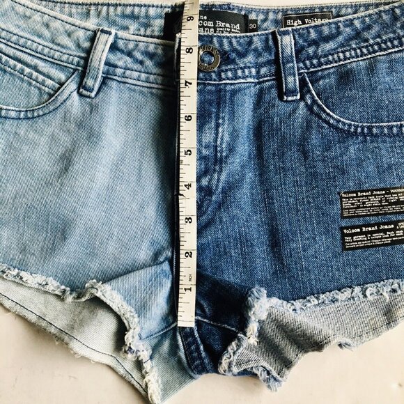 Volcom Denim Two Tone Color Block High Voltage Cut Off Shorts Womens Size 30 - Picture 6 of 7